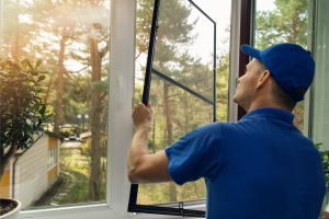 réparation fenêtre maison. Réparer un moustiquaire.